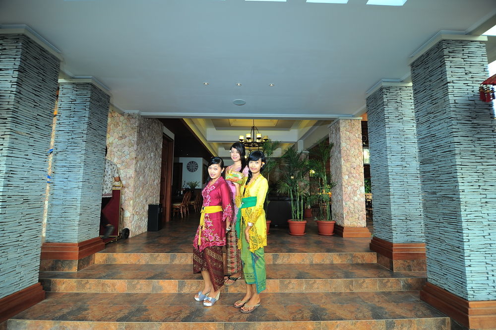 Alron Hotel Kuta Lombok Exterior foto